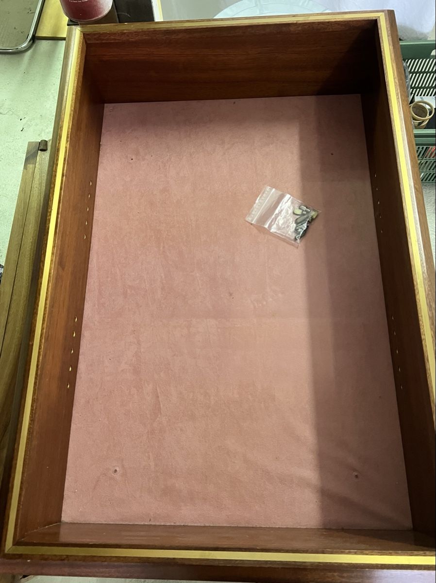 Vetrine: Schaukasten, Wandvitrine. Massive Bauart. – Usato da Sevelen venduto da Ritiplampi