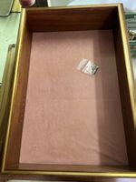 Schaukasten, Wandvitrine. Massive Bauart.