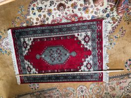Orientteppich mit Fransen Handarbeit 125x78cm guter Zustand