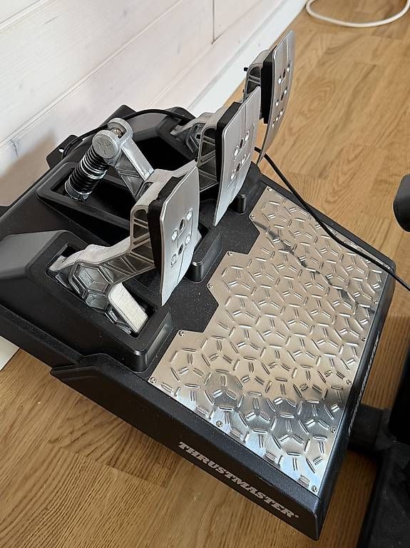 Televisori: Sim Rig Thrustmaster inklusive Samsung TV – Usato da wabern venduto da tri_gd7q 4