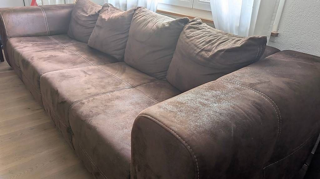 Sofas: XXL-Sofa in Wildleder-Optik GRATIS – Gebraucht aus Bern von promo-center 1