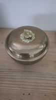 Elegante Vintage Messingdose mit Rosenmotiv