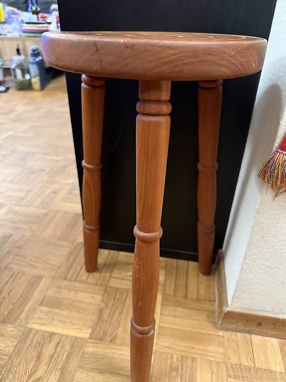 Tabourets: Tabouret massif – D'occasion à Puidoux par jam_7try 1