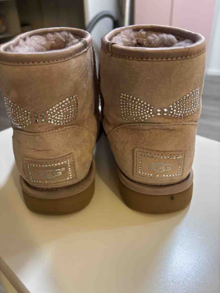 Ugg Scarpe da donna: UGG Stiefel rosa Grösse EU37 mit Strass – Usato da Gossau SG venduto da Swisslady25