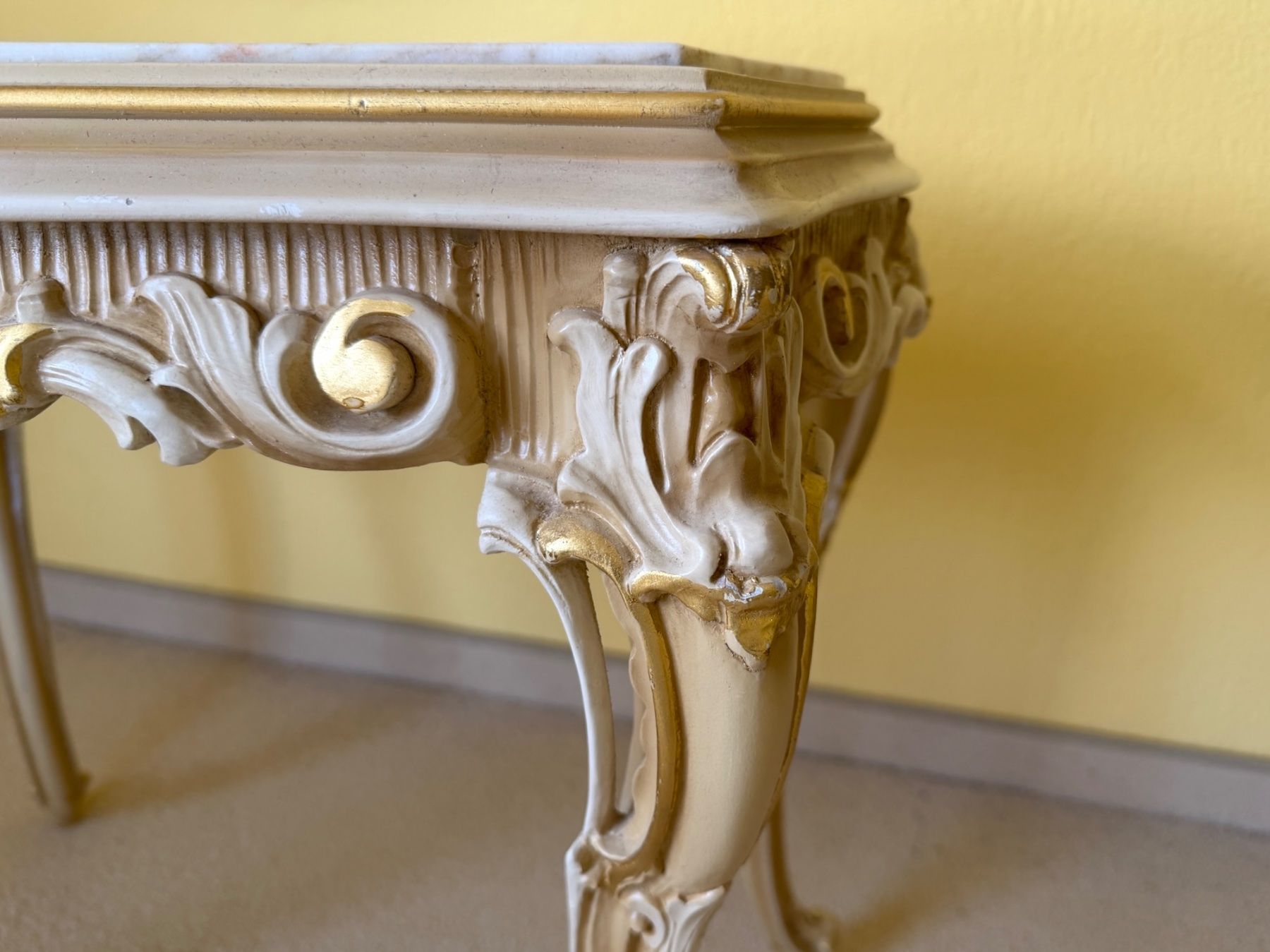 Tavoli: |•|  Beistelltisch mit Marmor – Usato da Schlieren venduto da Freundlich02 5