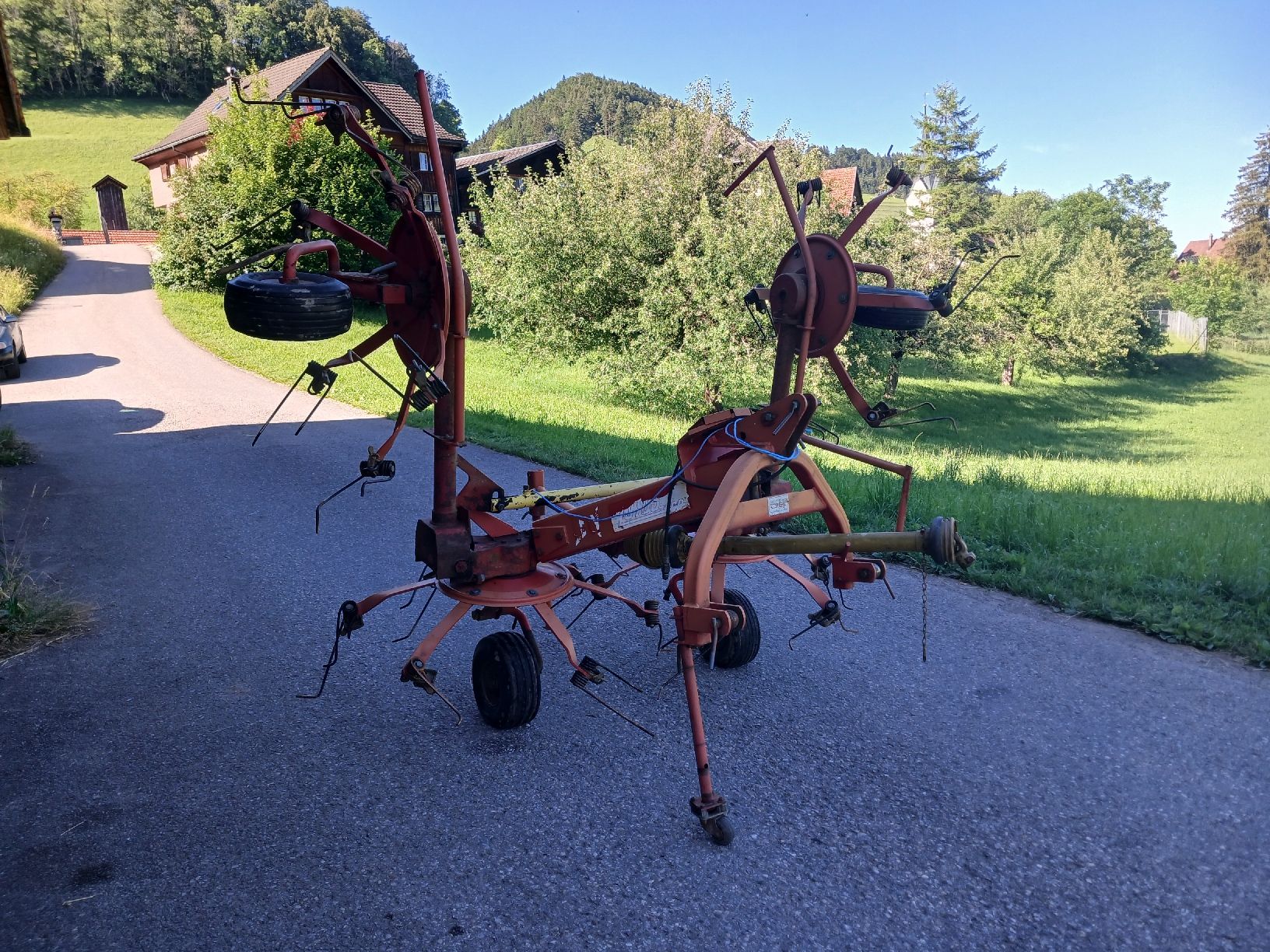 Lely Tutte le macchine: Kreiselheuer  – Usato da Krinau venduto da P.grob 2