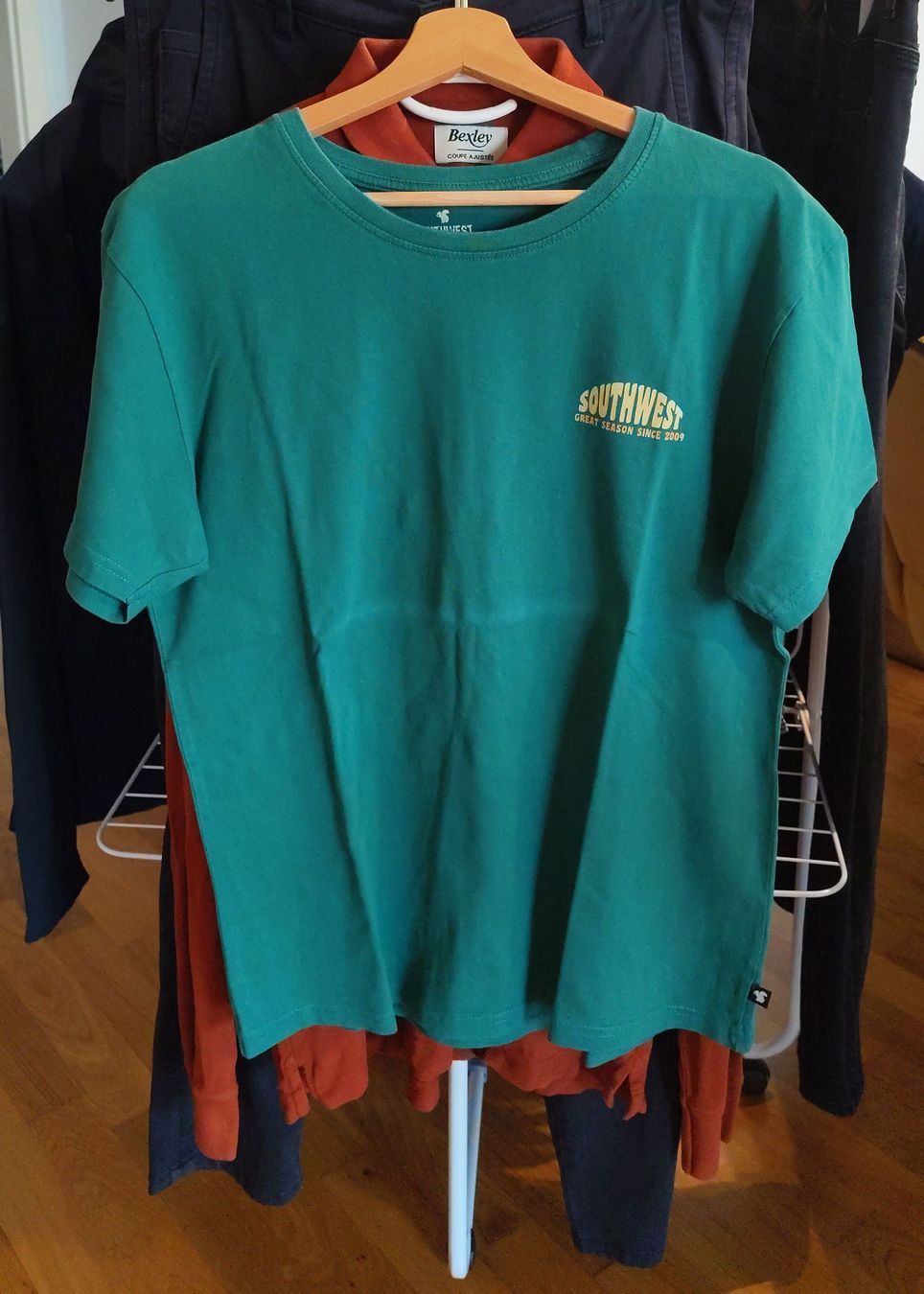 T-Shirts: T-shirt vert, surfer - Taille M – Gebraucht aus Neuchâtel von pie_8t6p