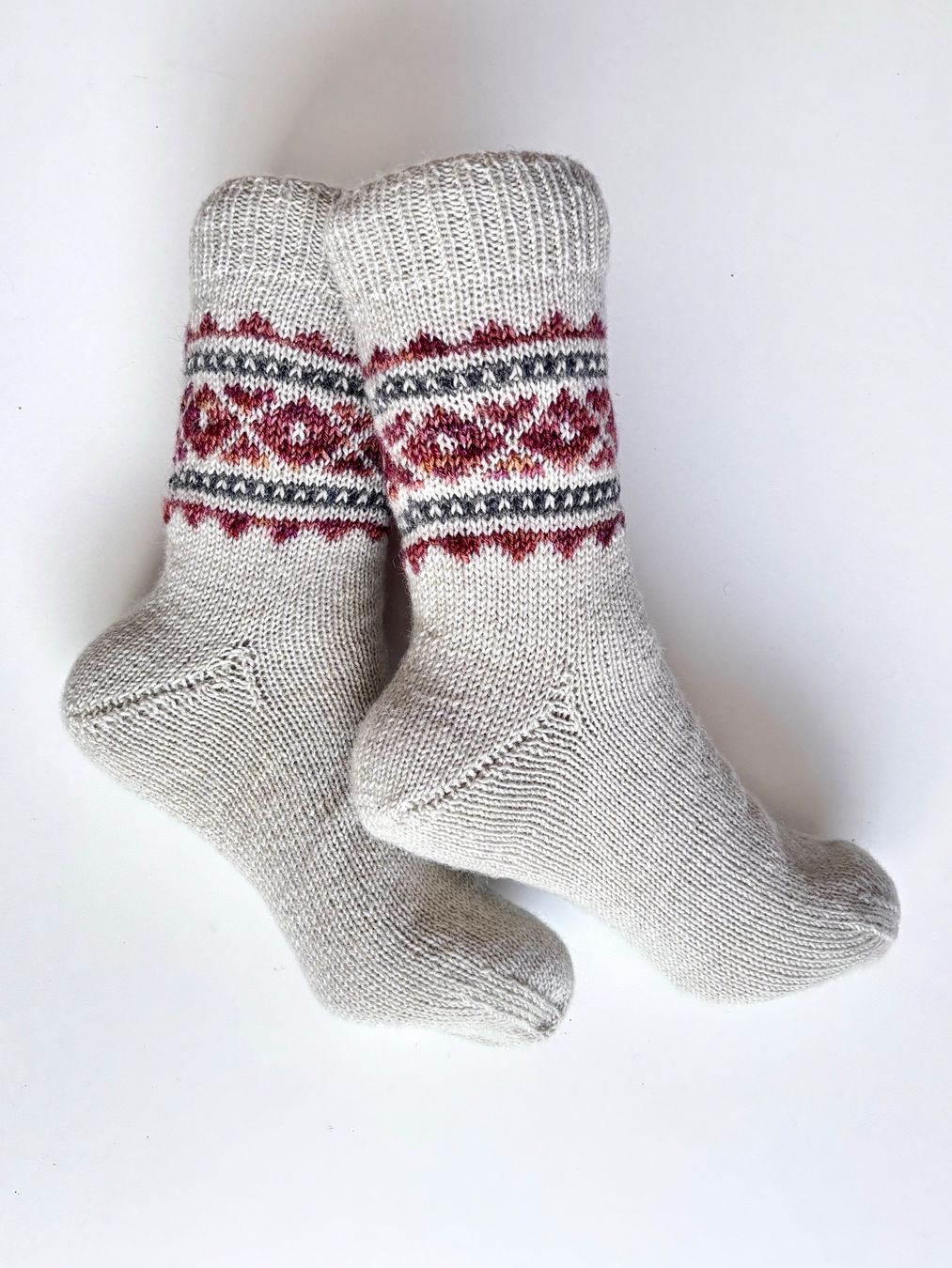 Socken: Handgestrickte Socken mit Einstrickmuster Grösse 38-40 – Neu und originalverpackt aus Fislisbach von handglismet 1