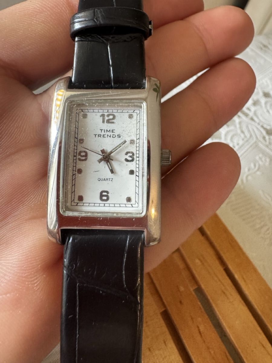 Montres: Time Trends Quartz Watch Rectangular Silver Case – D'occasion à Gerlafingen par naj_vj8s