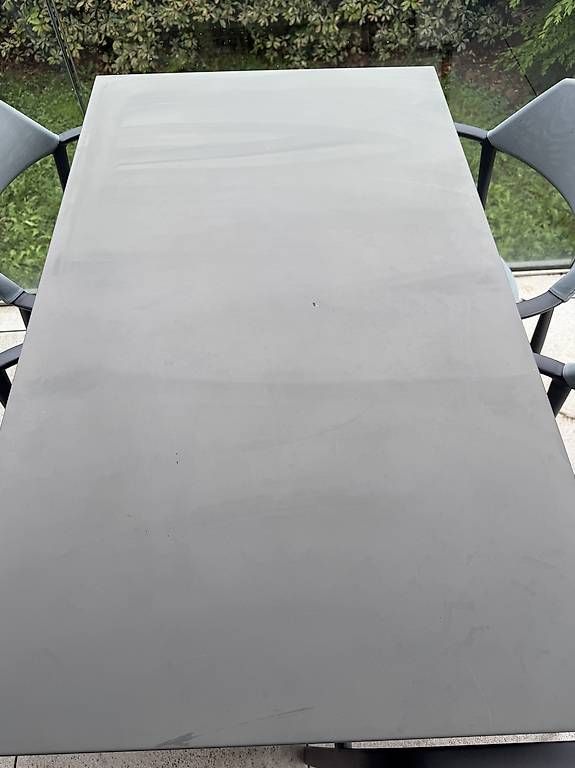 Set di tavolo e panche: Salon de jardin  Table + 4 chaises  – Usato da Bremblens venduto da ltheintz 1