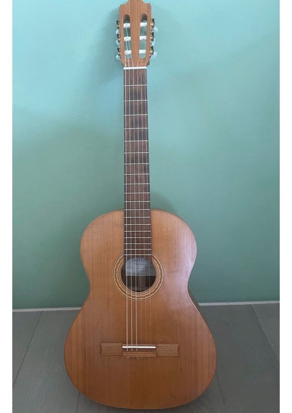 Strumenti musicali: Klassische Gitarre Artesa – Usato da Allschwil venduto da Trust03
