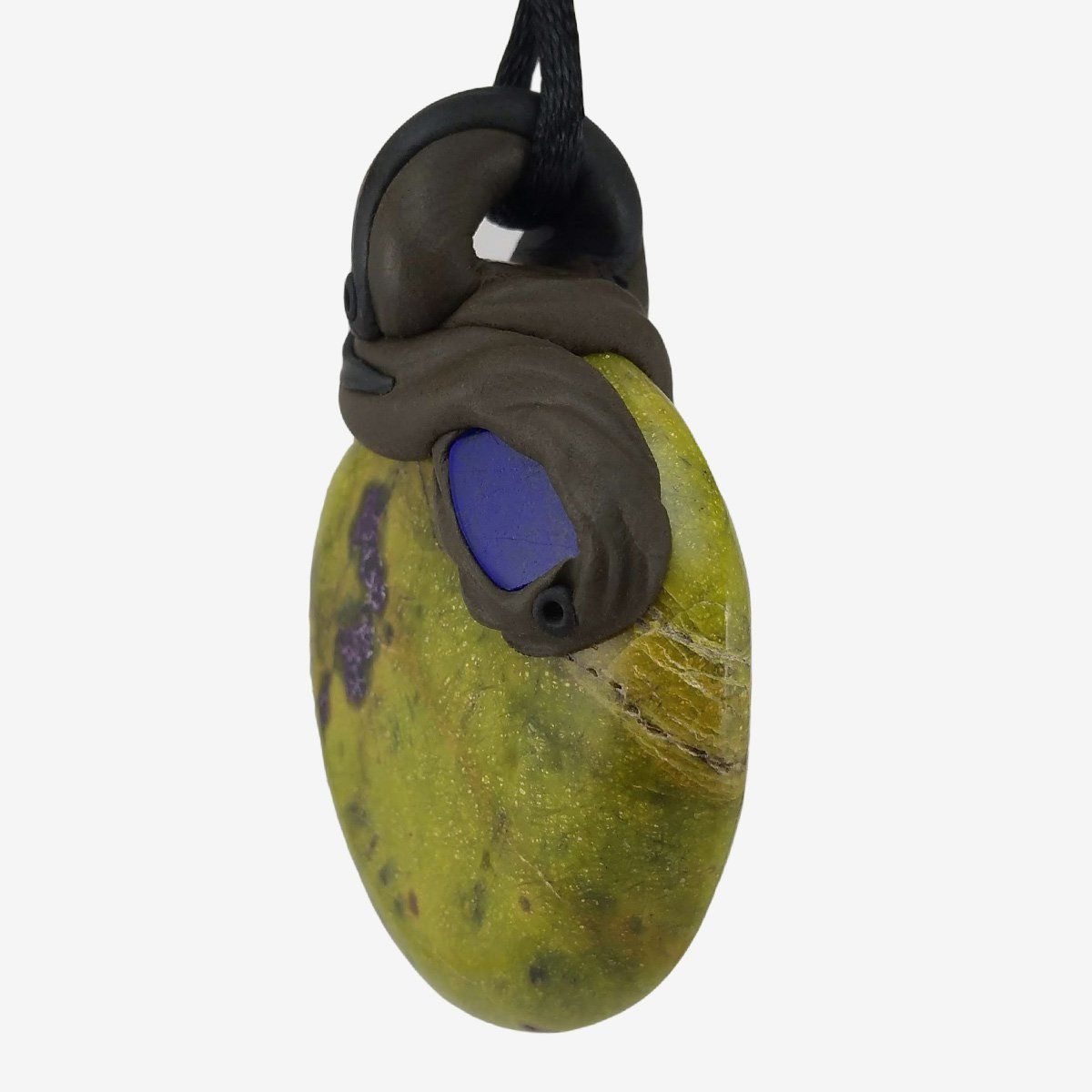 Minerali & Pietre curative: Serpentin-Stichtit Steinanhänger mit Lapislazuli – Nuovo e nell'imballaggio originale da Meilen venduto da BYRD-Design 1