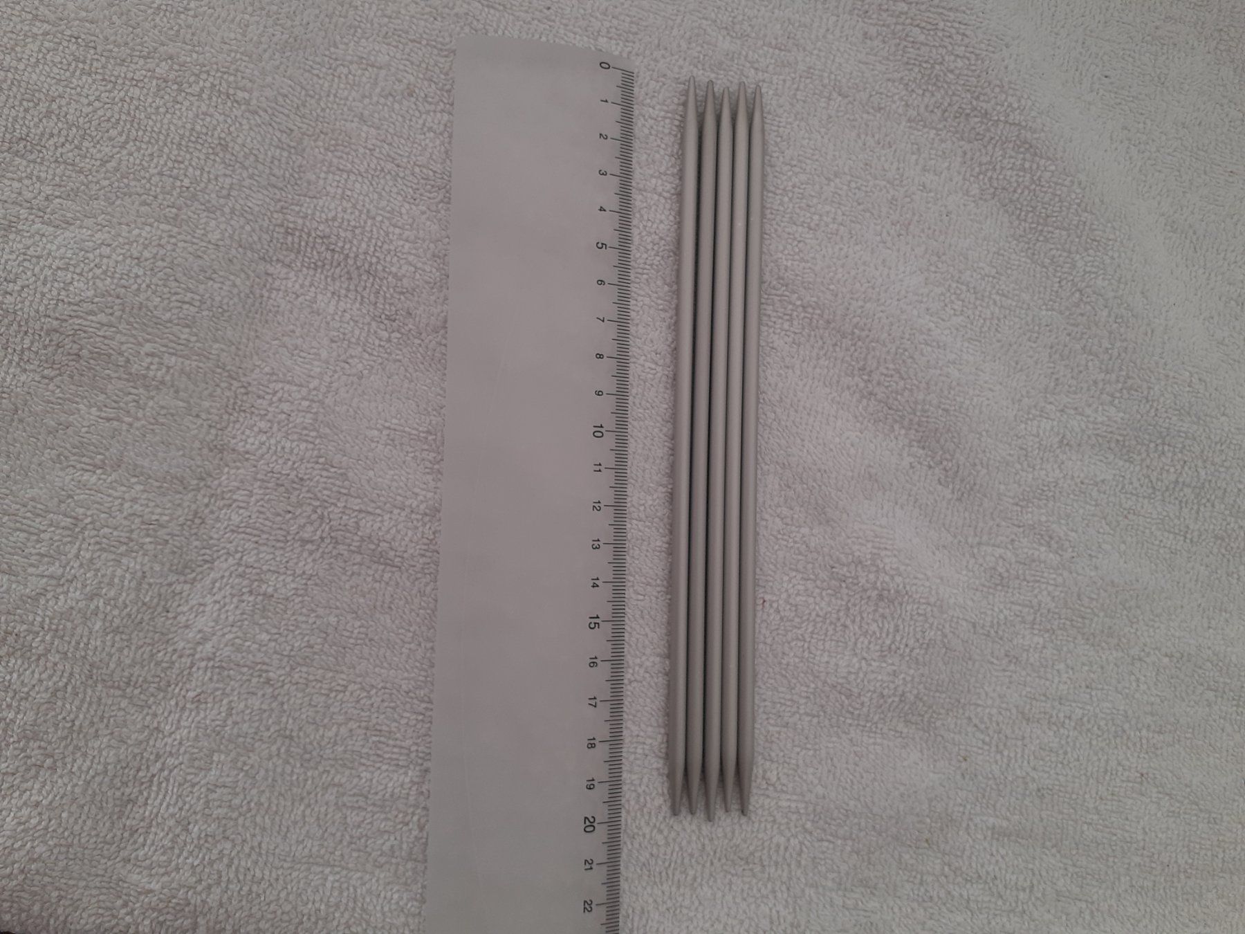 Ferri: 5 Stricknadel 20 cm – Usato da Yverdon venduto da DerStorchUndDieBiene