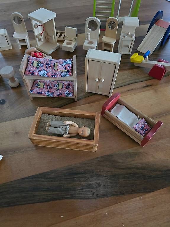 Case e mobili per bambole: Puppenhaus Möbel aus Holz – Usato da Merenschwand venduto da Juditha786 4