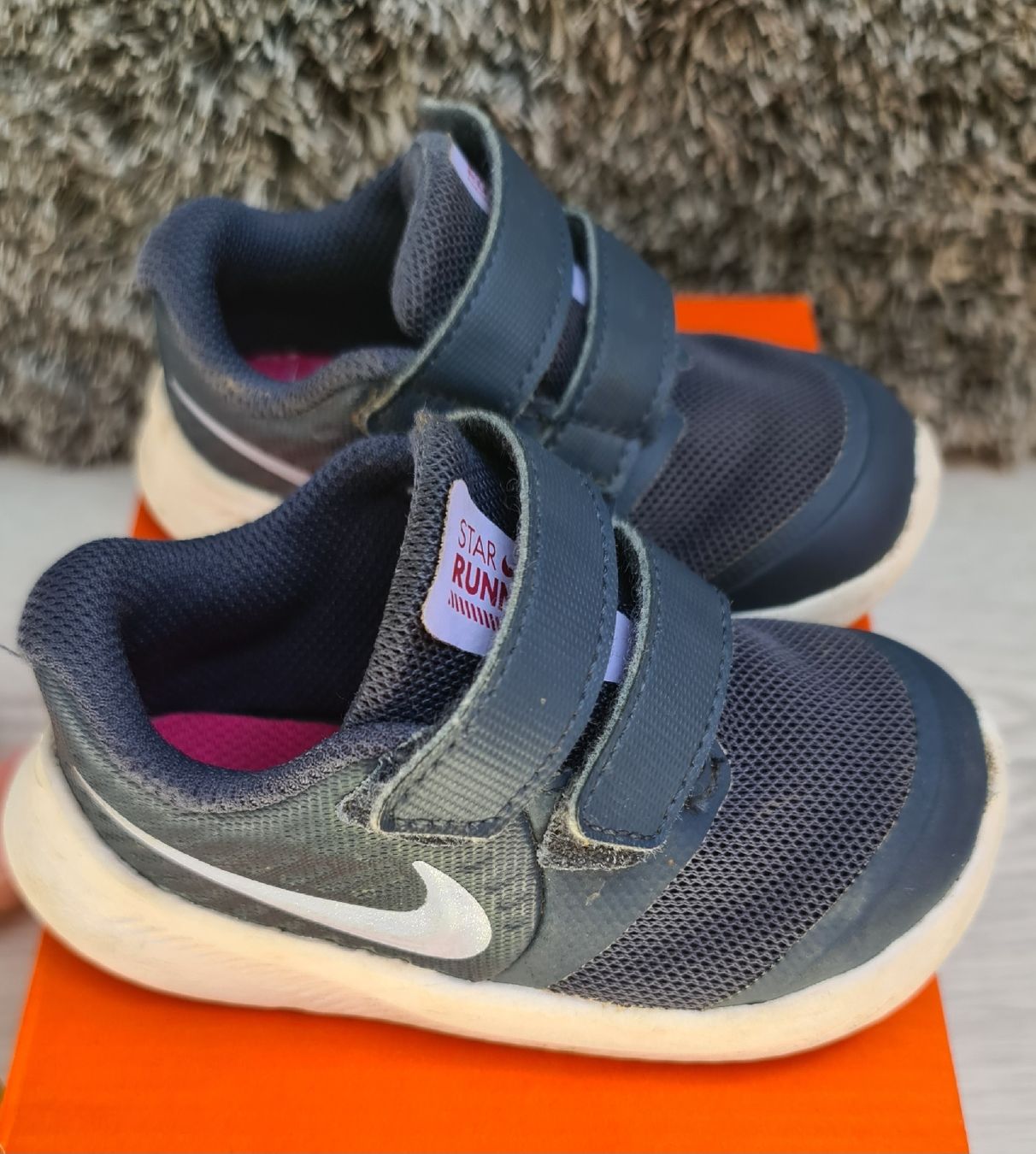 Nike Scarpe per ragazzi: Nike Star Runner Schuhe Gr.21 originalverpackt – Usato da Zufikon venduto da Dadulka79 2