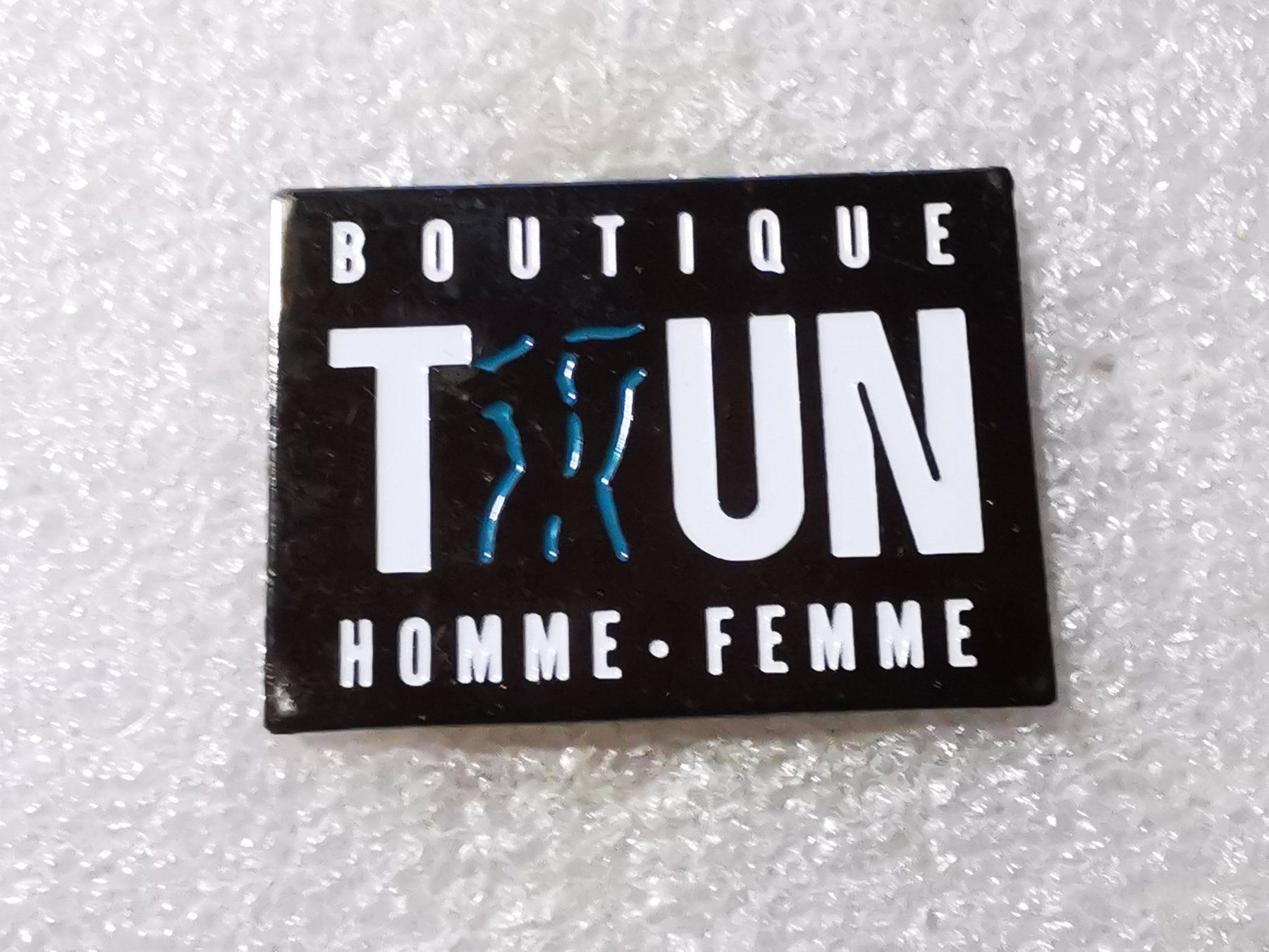 Placchette & Badge: Ansteckpin 71: Boutique Thun – Usato da Oppligen venduto da Pin-Fall-Shop