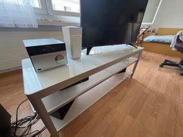 TV-Möbel in Weiss Hochglanz mit Metallgestell