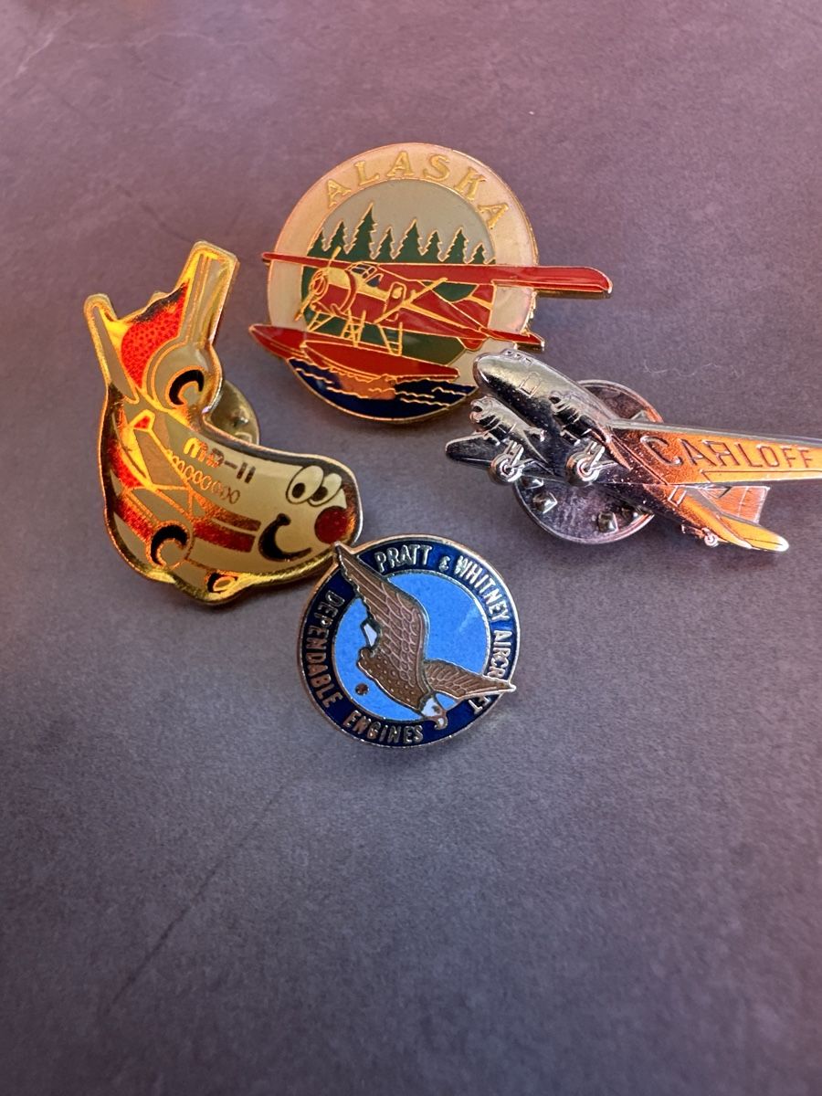 Spille & Fermagli: Pins mit Flugzeug – Usato da Watt venduto da Beautiful