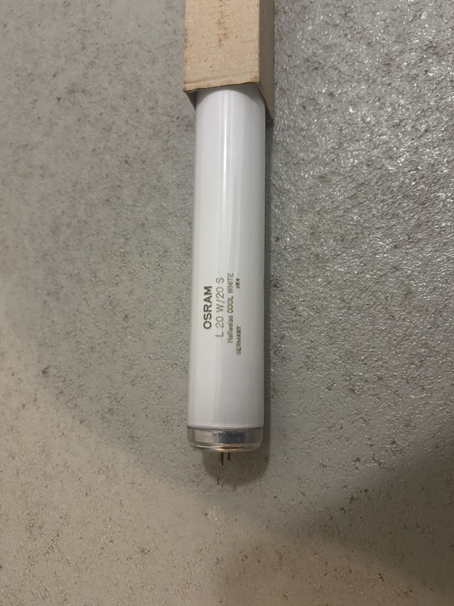 2 Leuchtstoffröhren OSRAM L 20W/20 S COOL WHITE NEU (Neu und originalverpackt) in Spreitenbach für CHF 10 – nur Abholung auf Ricardo kaufen