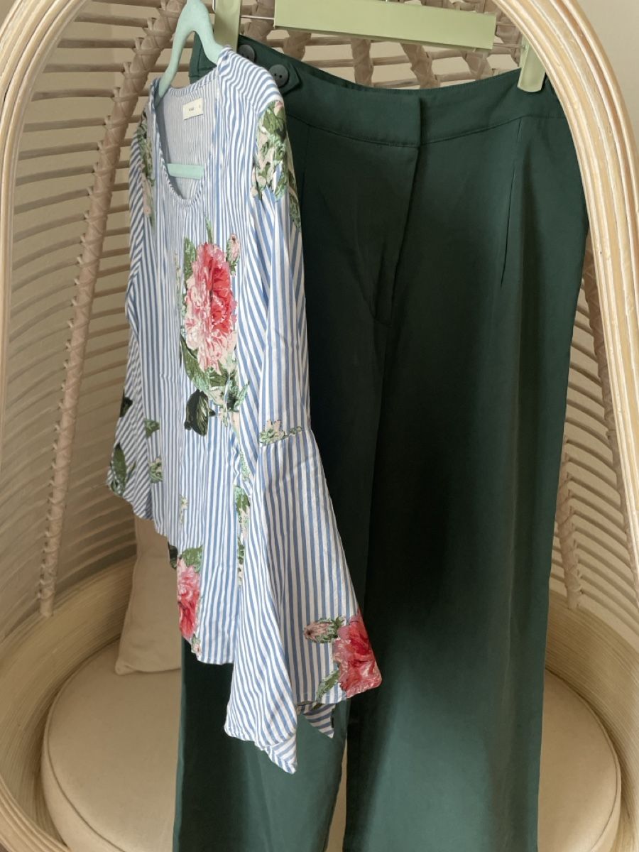 Kleiderpakete: Sommer-Set: Bluse gestreift mit Blumen & Hose Grün – Neu (gemäss Beschreibung) aus Baar von adele06 4