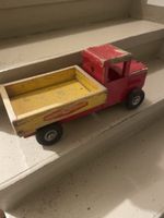 Holzspielzeug Lastwagen rot gelb gebrauchter Zustand