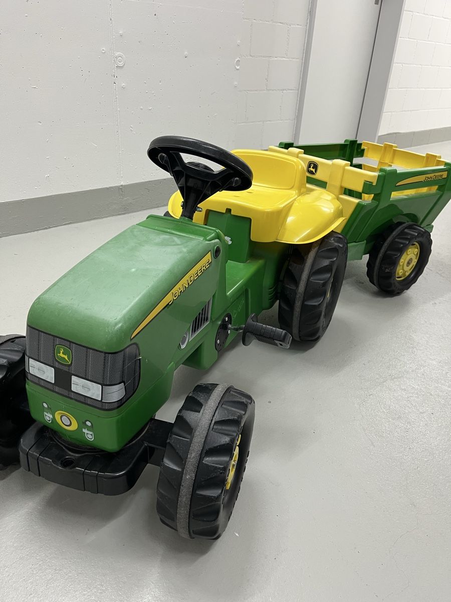 John Deere Veicoli per bambini: John Deere Kindertraktor mit Anhänger  – Usato da Münchwilen TG venduto da angim