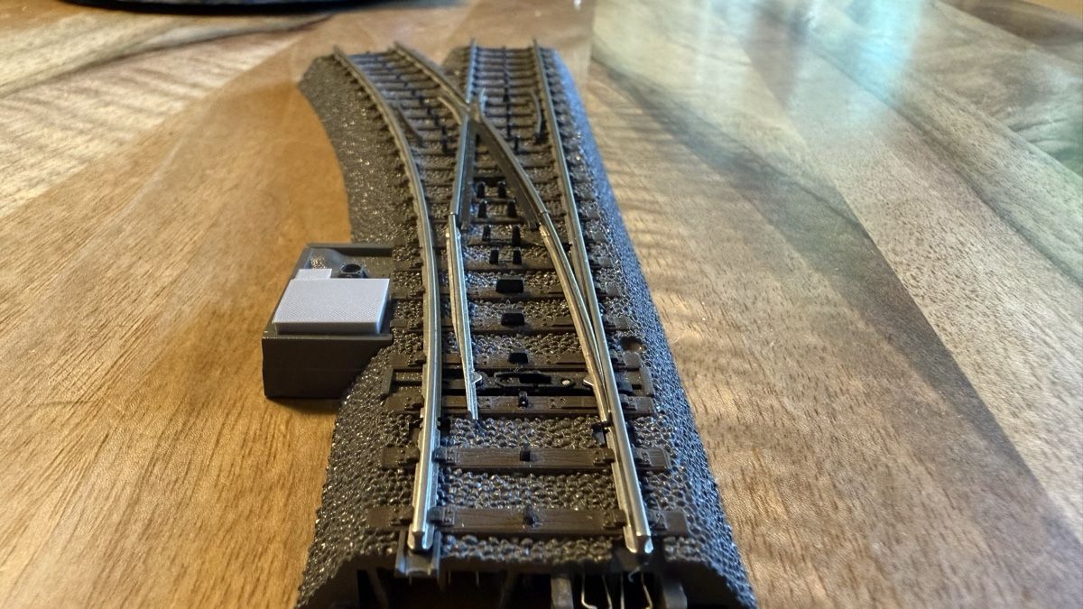 Märklin Modellini di ferrovie: Märklin H0 Weiche links 24611 mit Decoder und Motor!!! – Nuovo (secondo la descrizione) da Zürich venduto da ainoa