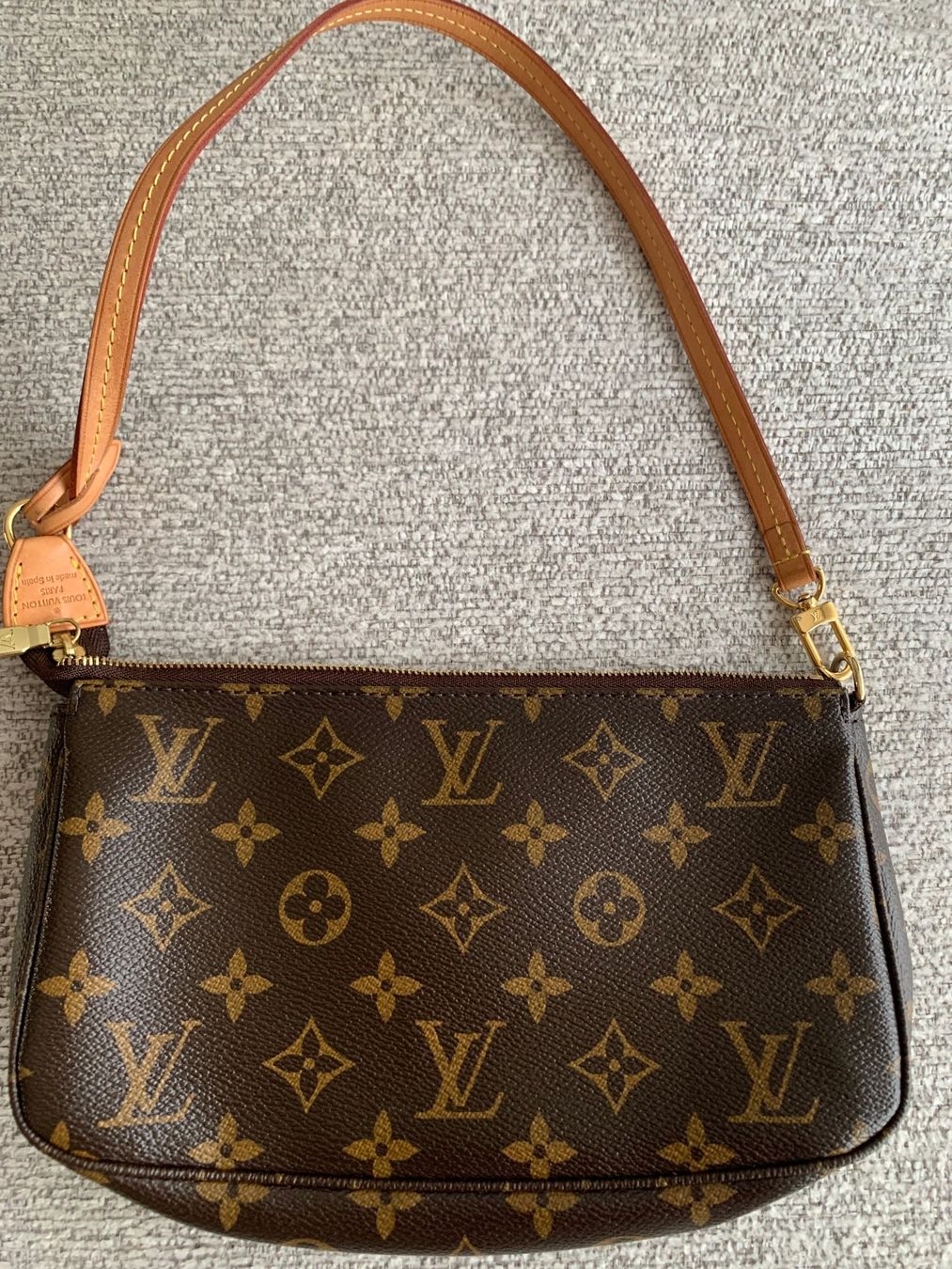 Louis Vuitton Sacs femmes: Pochette Louis Vuitton Accessoires toile Monogram – D'occasion à genève par MICRA 3