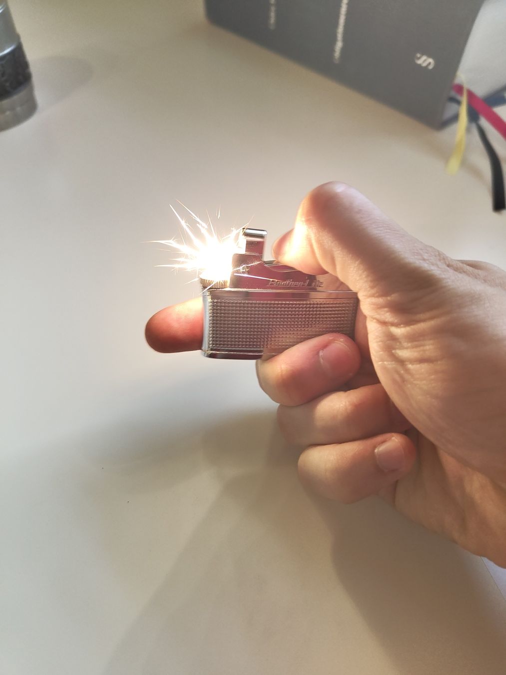 Accendini: Feuerzeug Brother-Lite – Usato da Allenwinden venduto da GlobalPotato 3
