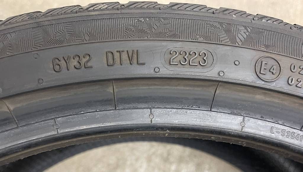 Pneumatici & Ruote complete: Winterreifen 255/35/19 95V Semperit  – Usato da Hunzenschwil venduto da Avdyli1 6