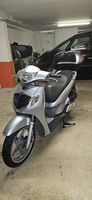 Zu verkaufen ein Motorrad mit Anhängerkupplung und Anhänger