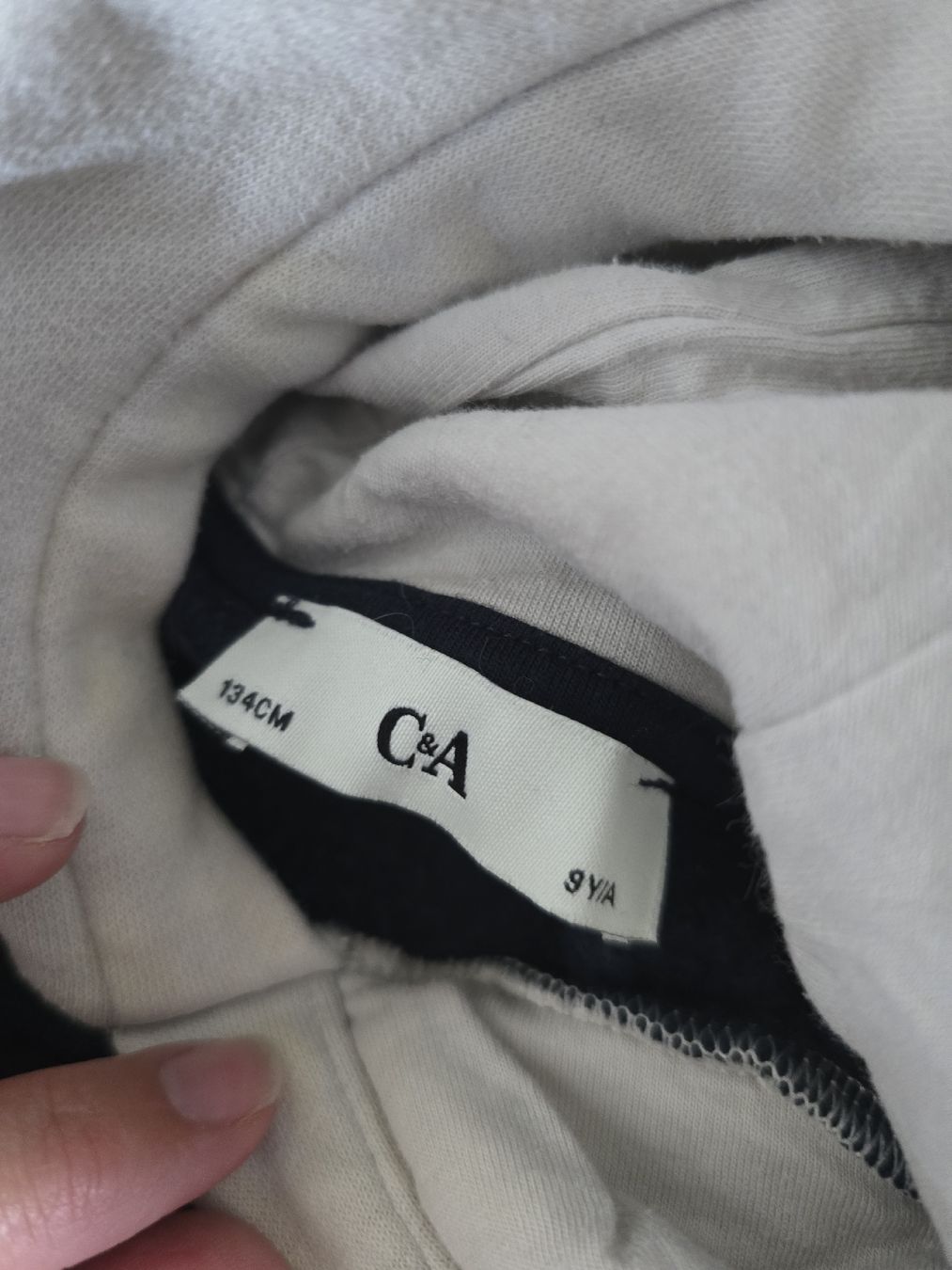 C&A Maglioni & Felpe: Kapuzenpullover C&A Grösse 134 – Usato da Unterentfelden venduto da Panda-87 1
