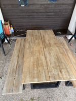 Gartentisch und Bänke Holz Metall Gestell