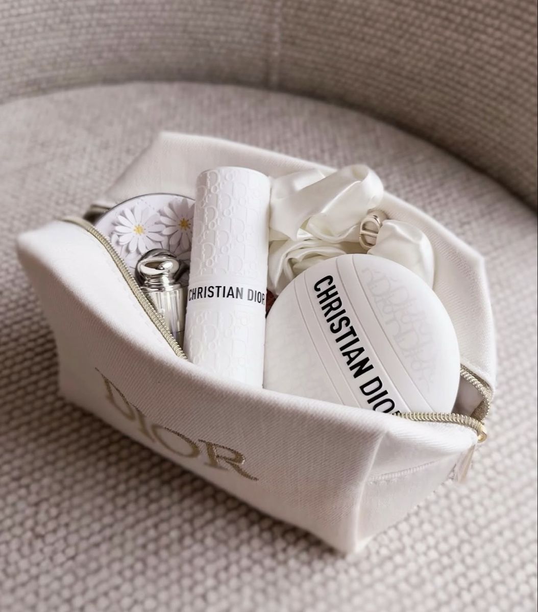 Borse: Dior Pouch Cosmetic Bag White – Nuovo e nell'imballaggio originale da Chur venduto da Madeys 1