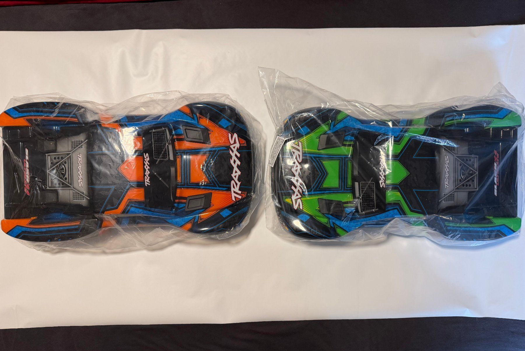 Traxxas Modellismo RC: 2 Traxxas 1/10 Clipless Bodies and Clipless Hardware - New – Nuovo e nell'imballaggio originale da Zuerich venduto da Mac56Soup