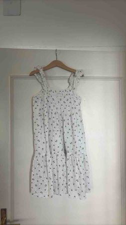 Kinder Sommerkleid weiss mit Blumenmuster