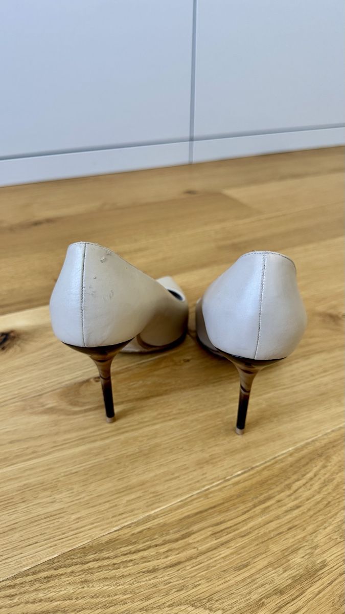 Burberry Scarpe da donna: Chic Burberry Heels - Size 38.5 - Timeless Style! – Usato da Dübendorf venduto da Pink.Blue 2