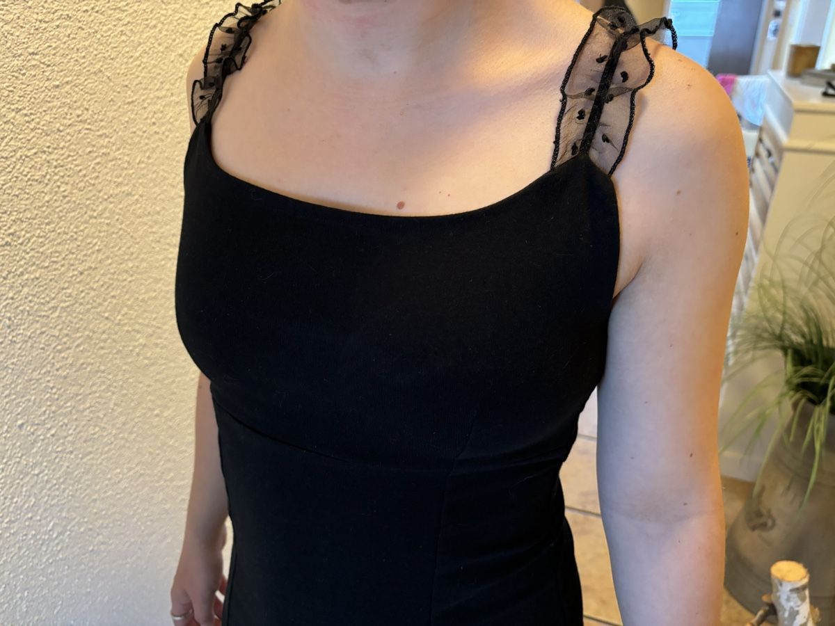 Vestiti: schwarzes Kleid mit hübschen Träger – Nuovo (secondo la descrizione) da Nürensdorf venduto da ali_qyh6 6