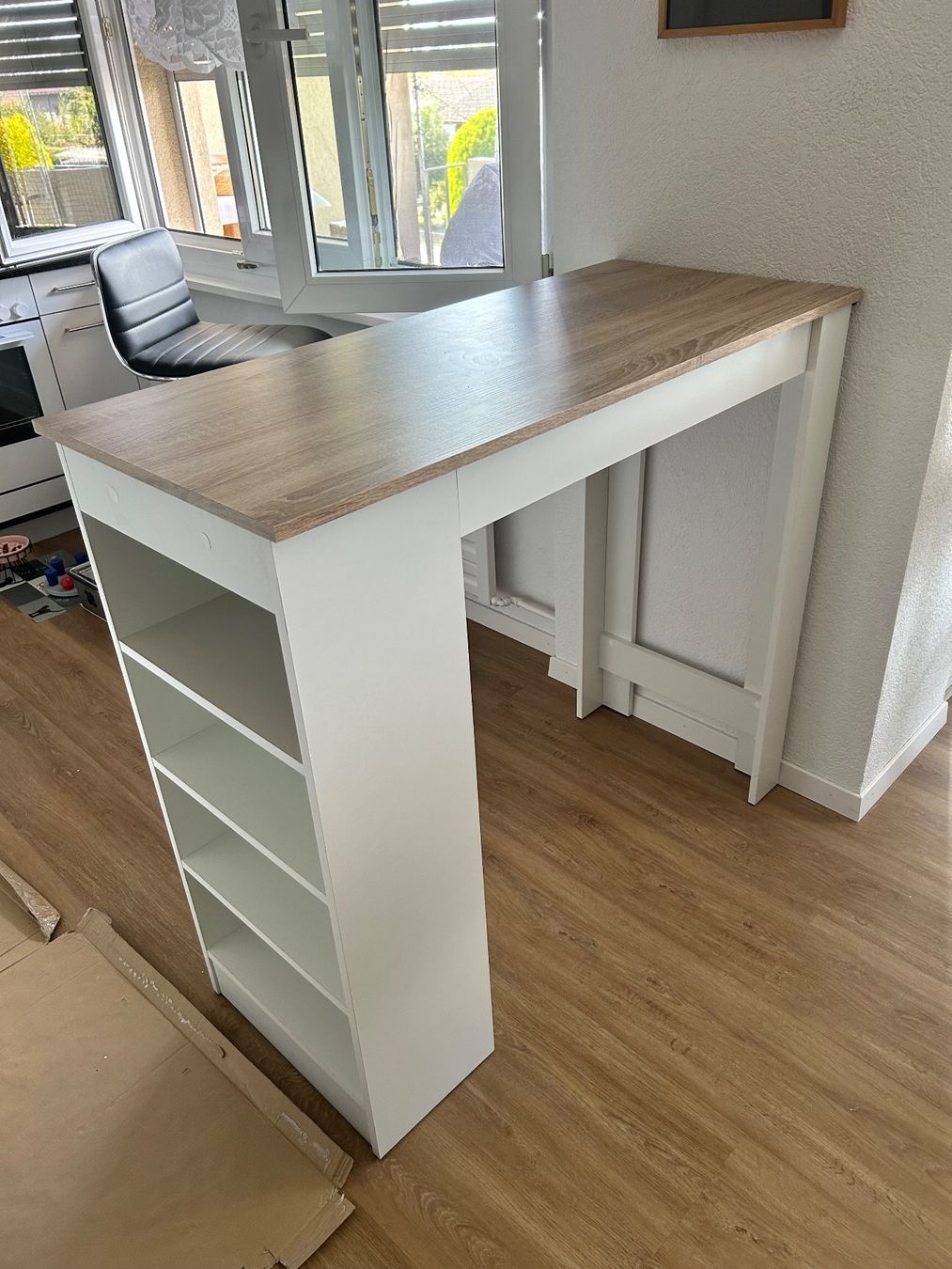 Tische: Bartisch neuwertig mit Regal, Weiss-Sonoma Eiche – Gebraucht aus Wünnewil von philippeemanuel90 1