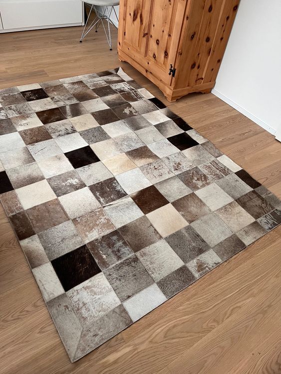 teppich-kuhfell-patchwork-gebraucht-in-kilchberg-zh-f-r-chf-99-nur