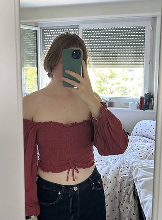 FOREVER 21 BURGUNDY CROPPED TOP