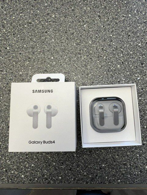 Samsung Cuffie: Samsung galaxy buds 4 – Nuovo (secondo la descrizione) da Vallamand venduto da noellebaudin75