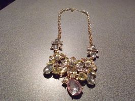 Kette goldfarbig, Anhänger Blüten pastel