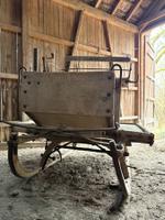 Antiker Holzschlitten mit Bock