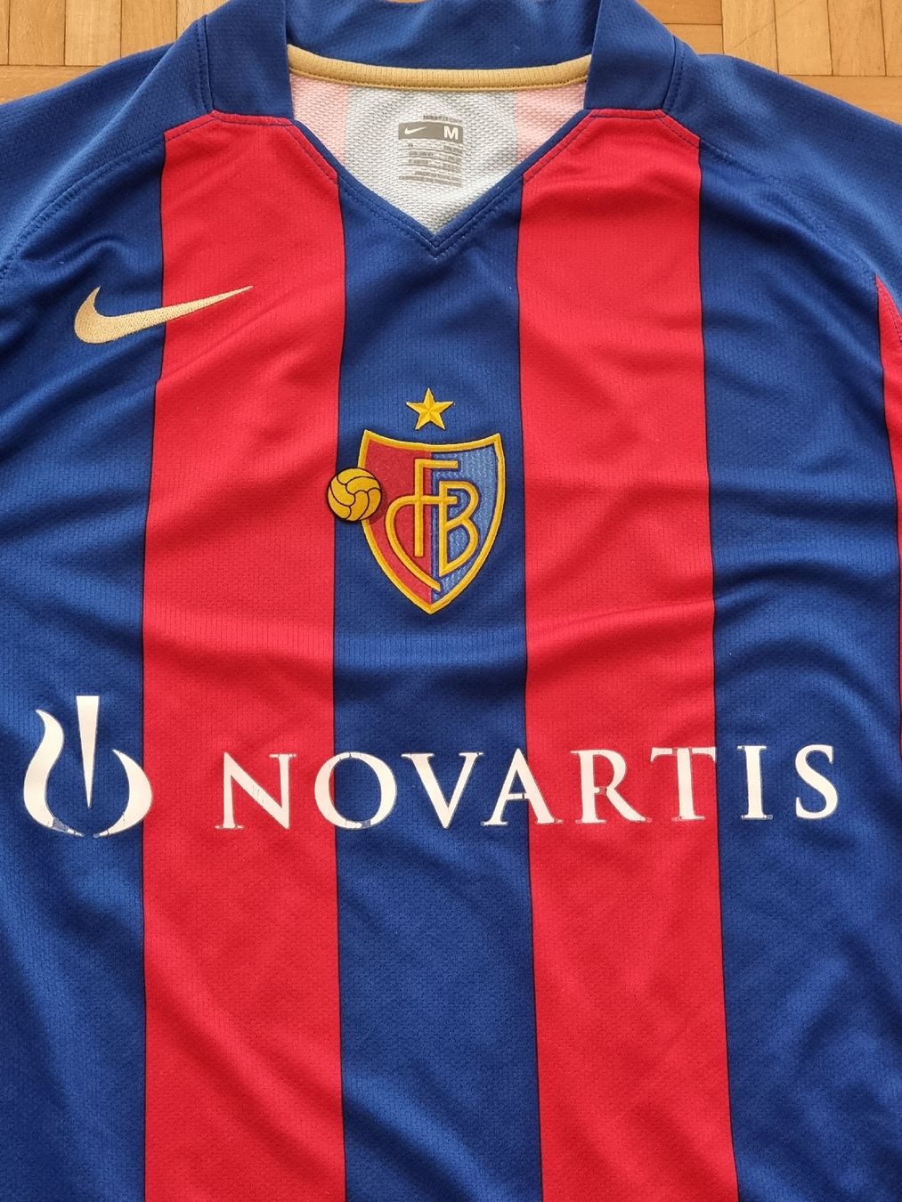 FC Basel Canottiere & Pantaloni: FC Basel 2009-2010 Heimtrikot – Usato da Suhr venduto da SariLacivert1907 3