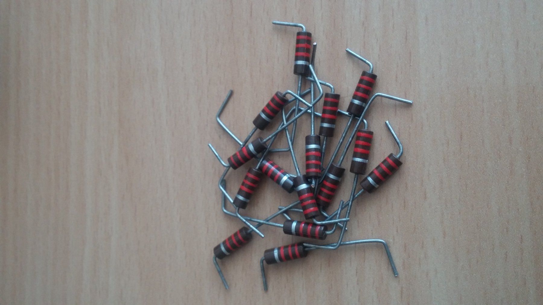 Componenti elettronici: 15 stück Widerstand 2,2 Kilo-Ohm – Usato da Zürich venduto da sendbad