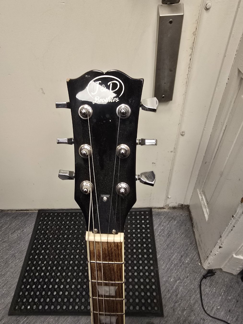Musikinstrumente: J & D Brothers Guitar – Gebraucht aus Zürich von Roy-Events-Zurich 1
