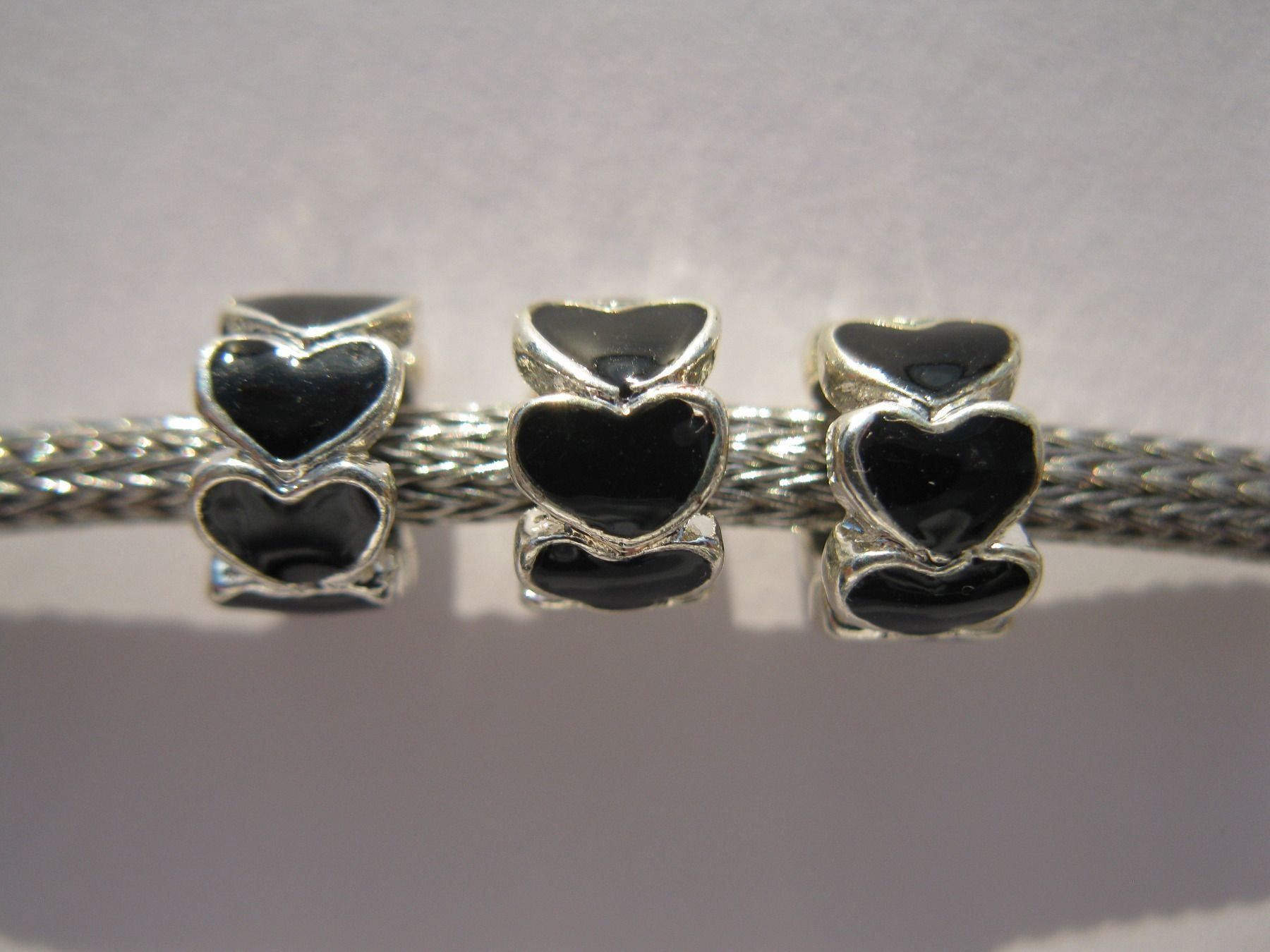 Perle (finte): 2 Metallperlen, Beads, Herz, schwarz emailliert – Nuovo e nell'imballaggio originale da St. Margarethen TG venduto da LuanaKa 1