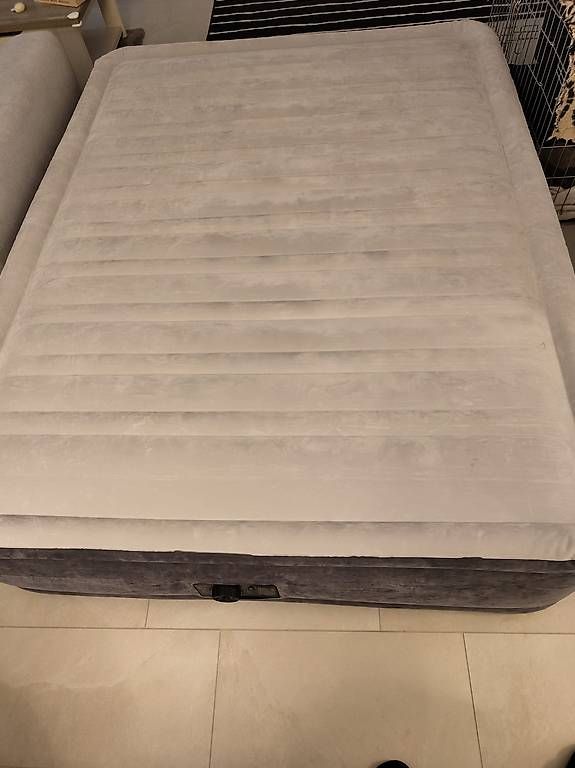Matelas: Matelas gonflable 2 places – D'occasion à Châtelaine par fla_nk2q 2