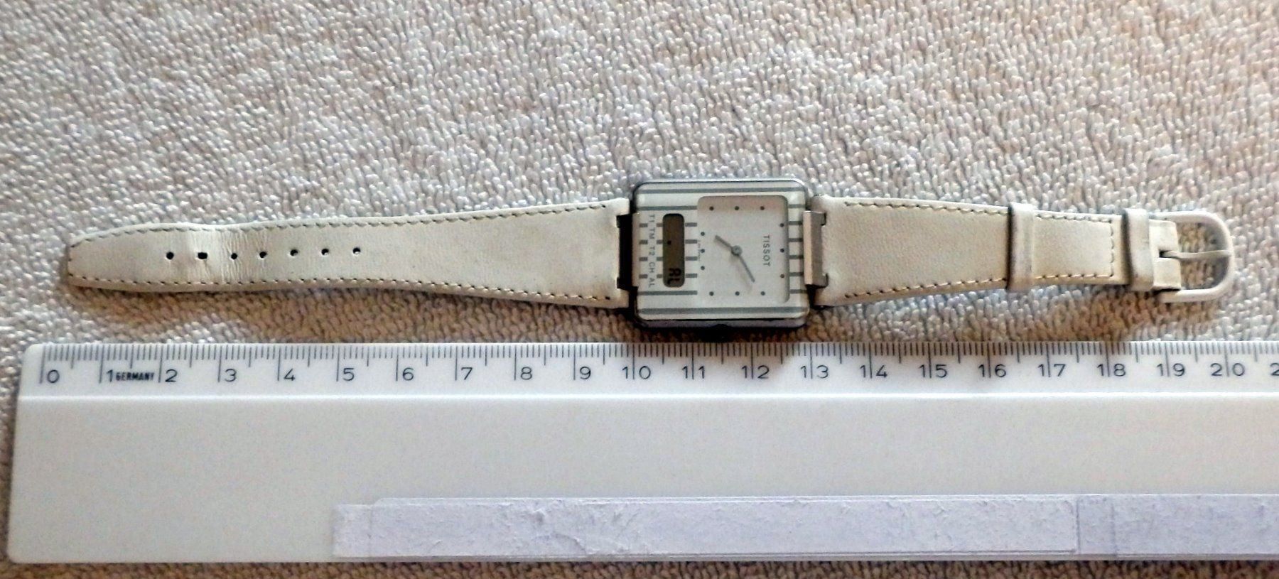 Uhren: Tissot, Two Timer, Damen, 22 x 30mm – Gebraucht aus Ueberstorf von dinbau 3